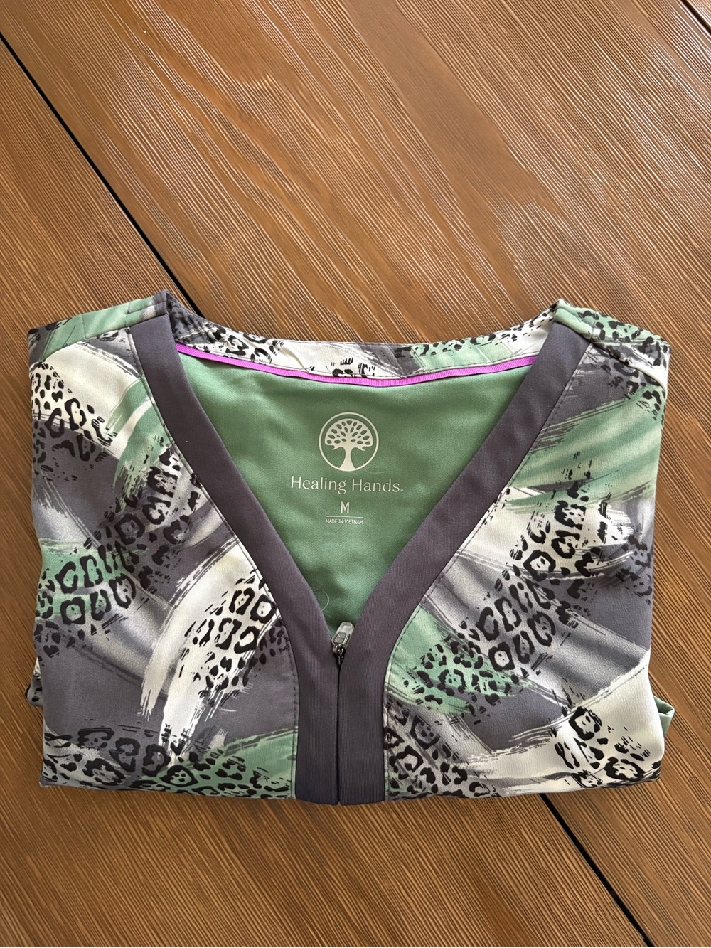 healing hands Green, Gray & White Patterned Zip-Front Top